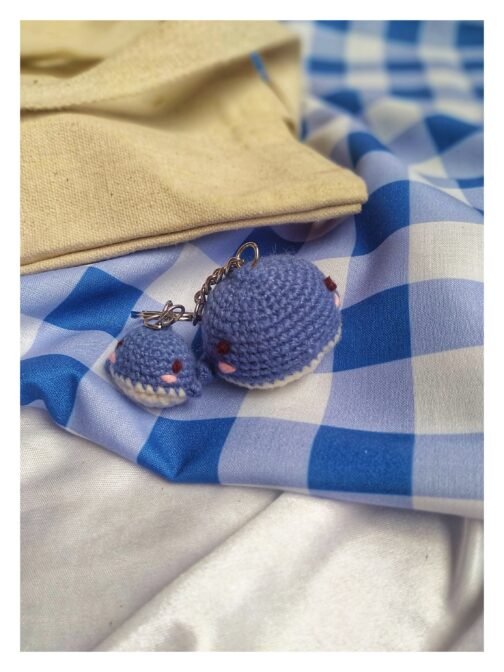 crochet mama and baby duo keychain🐳